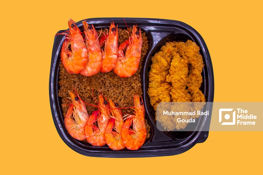 Shrimp with rice and fried chicken