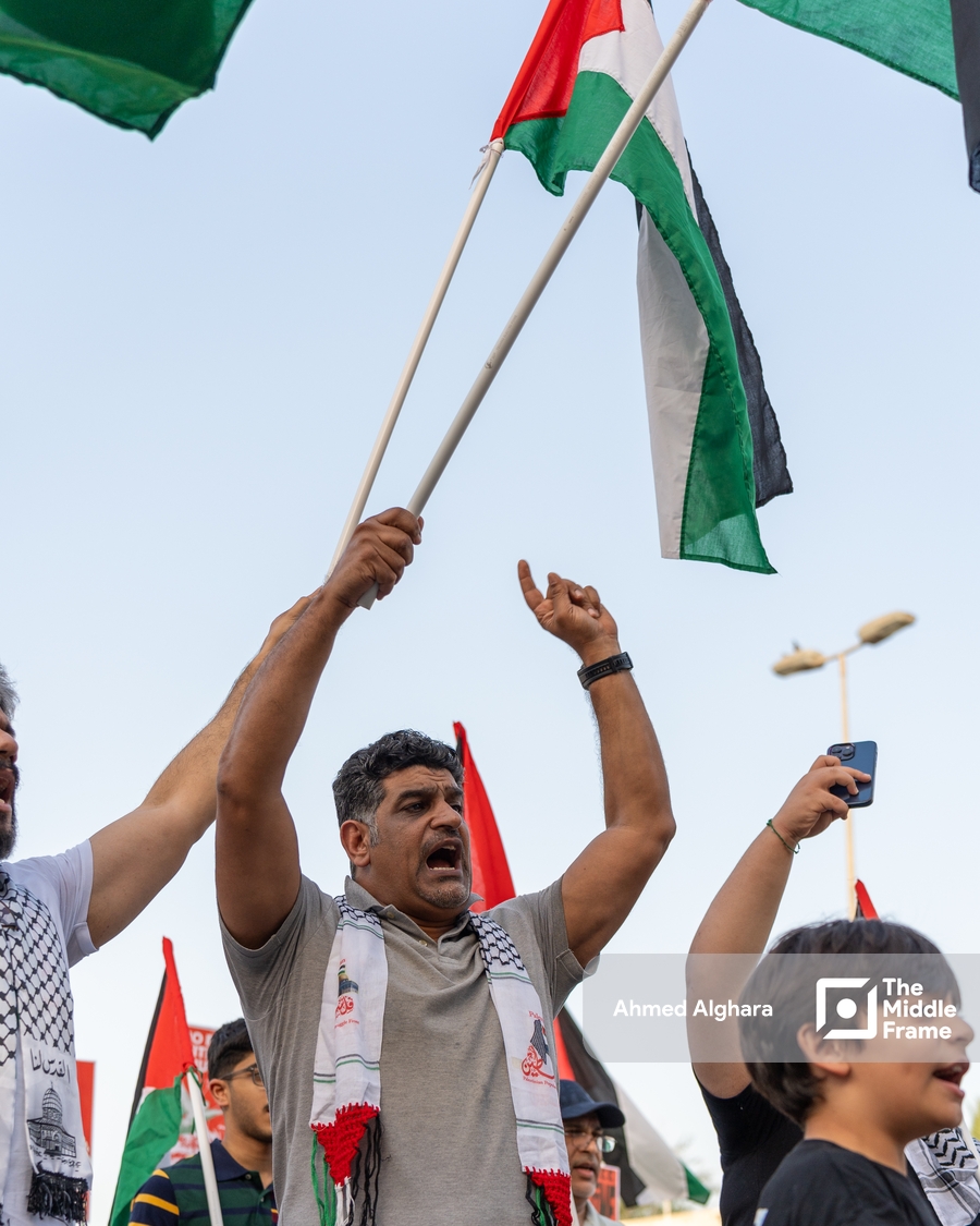Mass demonstration in Bahrain in support of the Palestinian resistance.