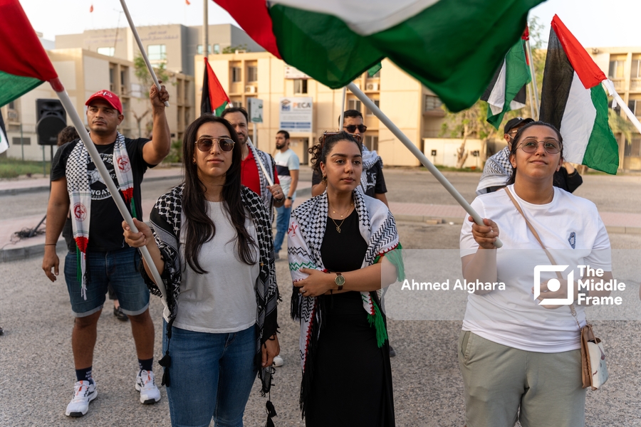Mass demonstration in Bahrain in support of the Palestinian resistance.