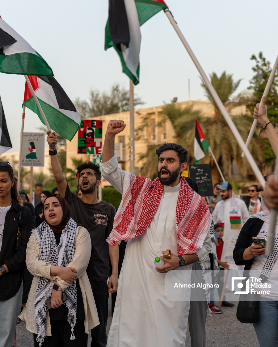 Mass demonstration in Bahrain in support of the Palestinian resistance.