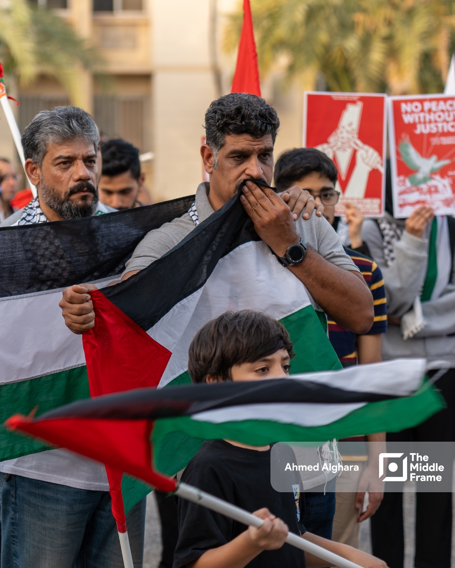 Mass demonstration in Bahrain in support of the Palestinian resistance.
