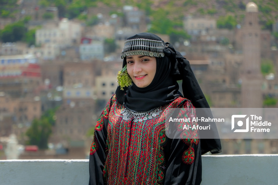 A portrait of a Yemeni girl in traditional cultural clothing.