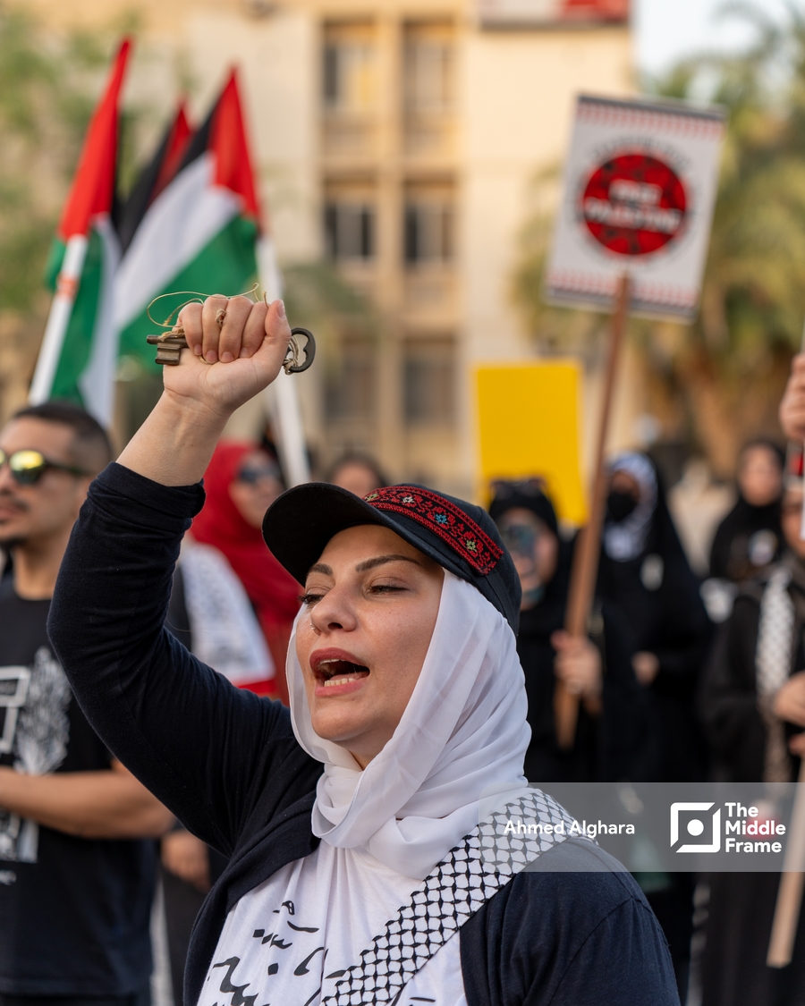 Mass demonstration in Bahrain in support of the Palestinian resistance.