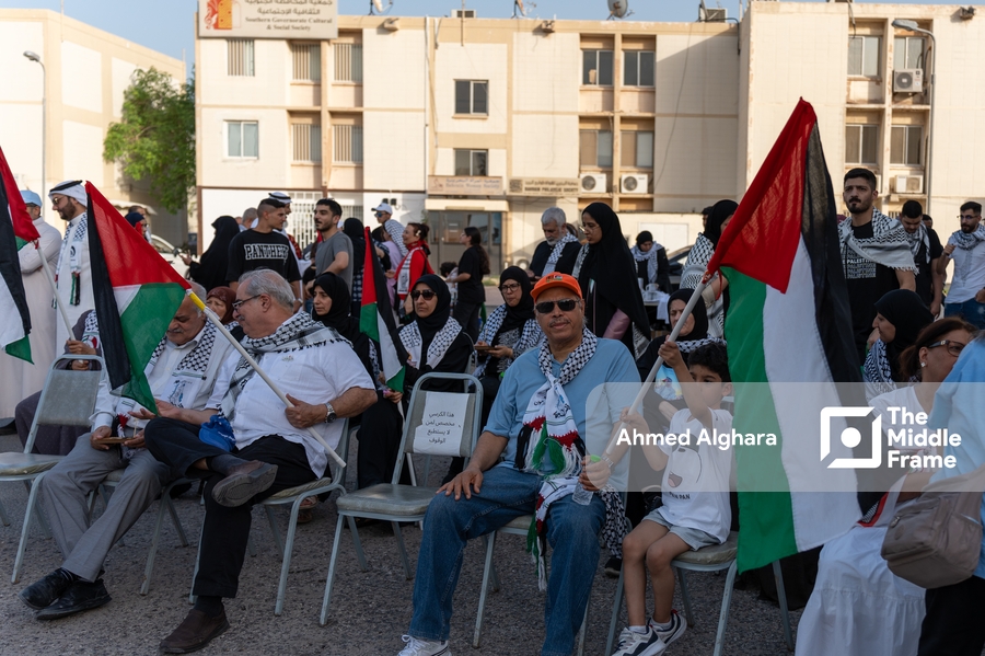 Mass demonstration in Bahrain in support of the Palestinian resistance.