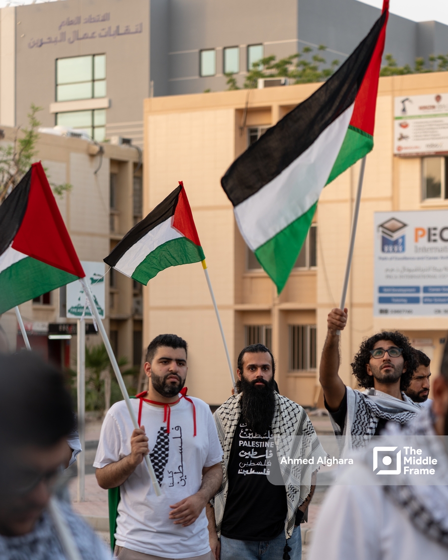 Mass demonstration in Bahrain in support of the Palestinian resistance.