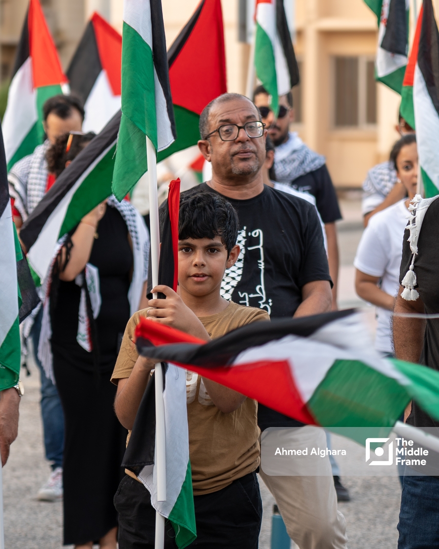 Mass demonstration in Bahrain in support of the Palestinian resistance.