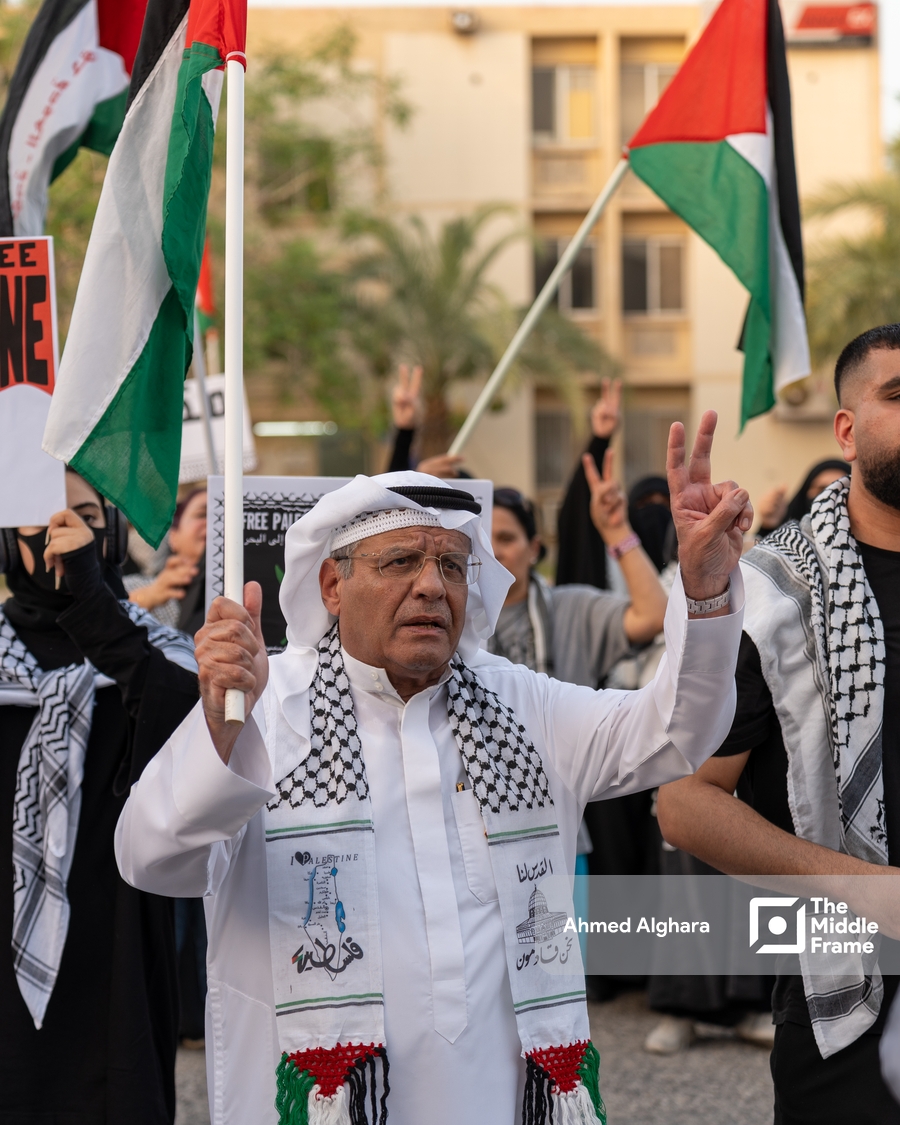 Mass demonstration in Bahrain in support of the Palestinian resistance.