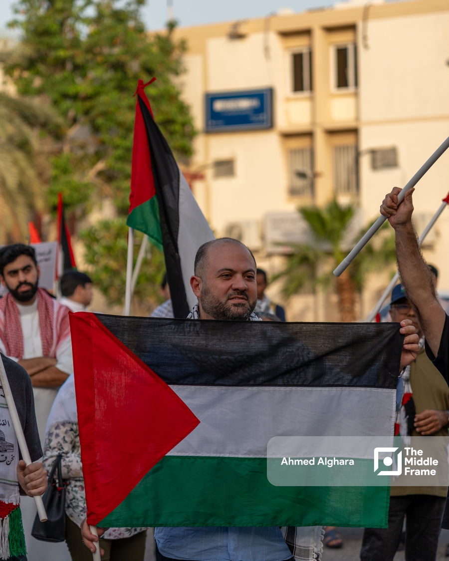 Mass demonstration in Bahrain in support of the Palestinian resistance.