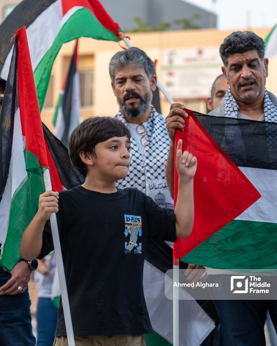 Mass demonstration in Bahrain in support of the Palestinian resistance.