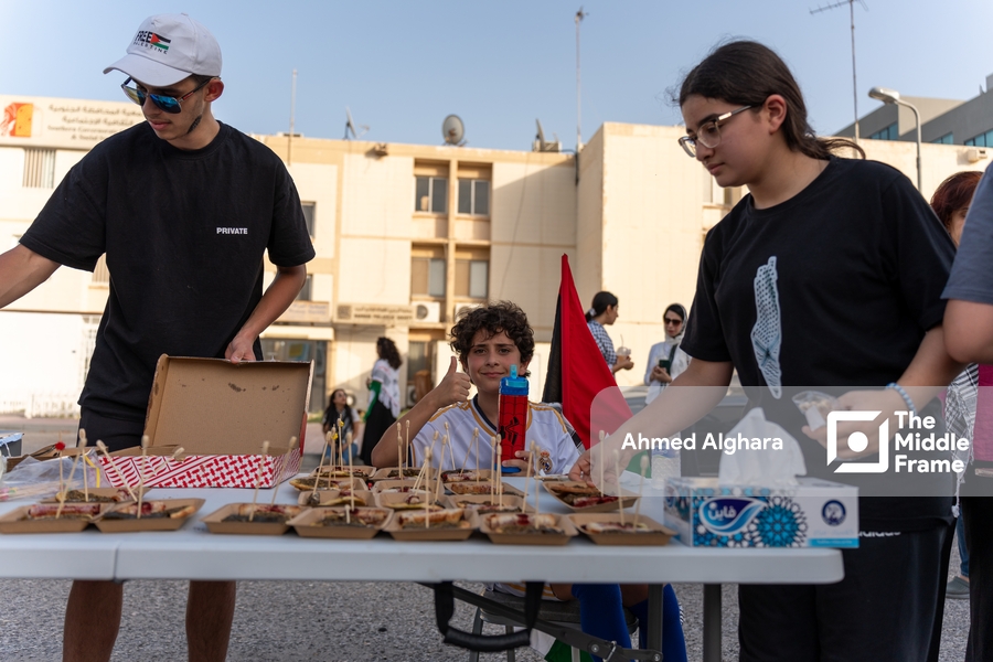Mass demonstration in Bahrain in support of the Palestinian resistance.