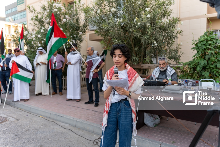 Mass demonstration in Bahrain in support of the Palestinian resistance.