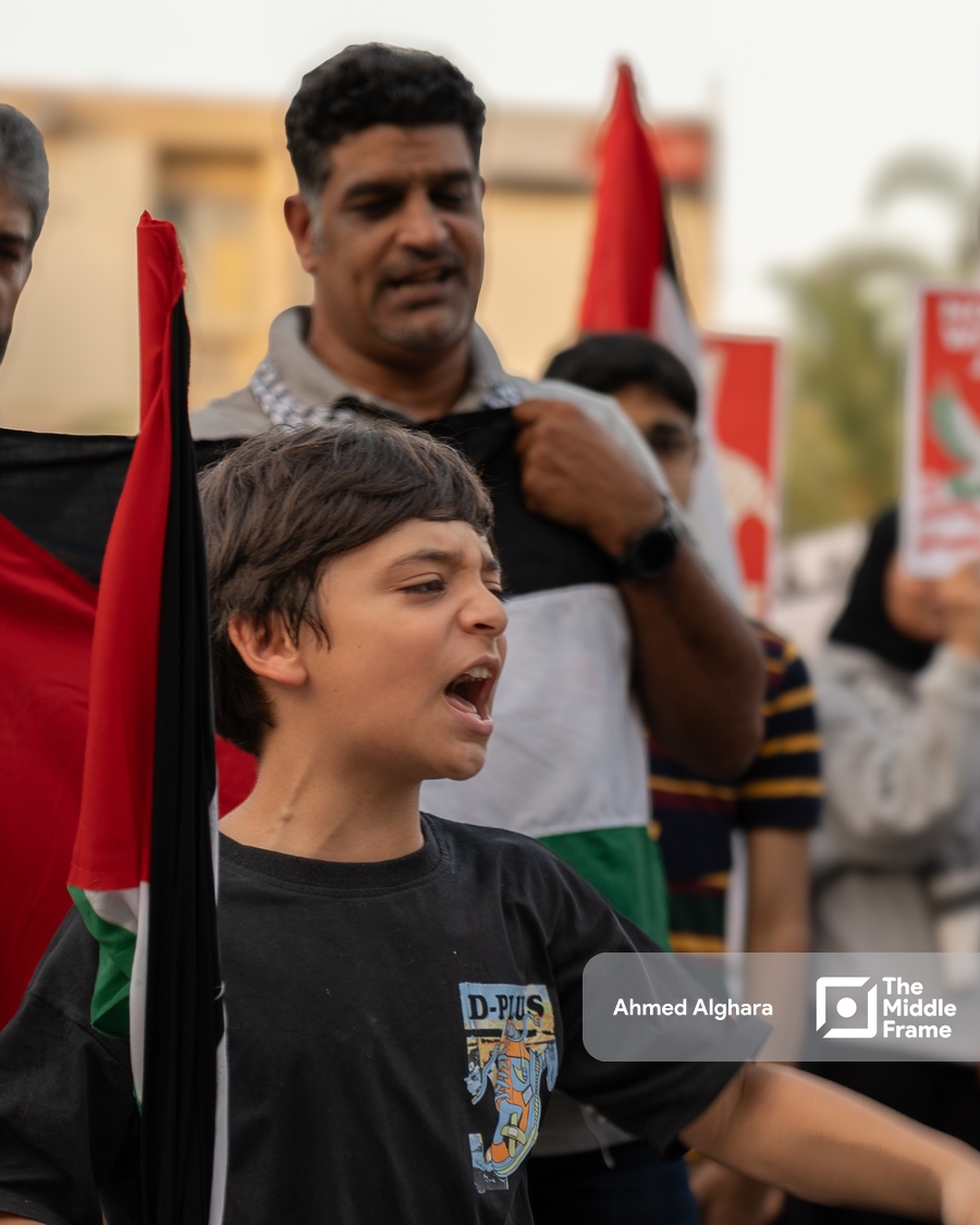 Mass demonstration in Bahrain in support of the Palestinian resistance.