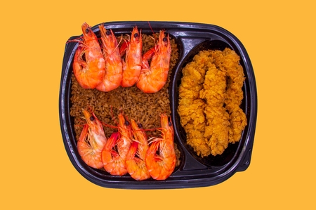 Shrimp with rice and fried chicken