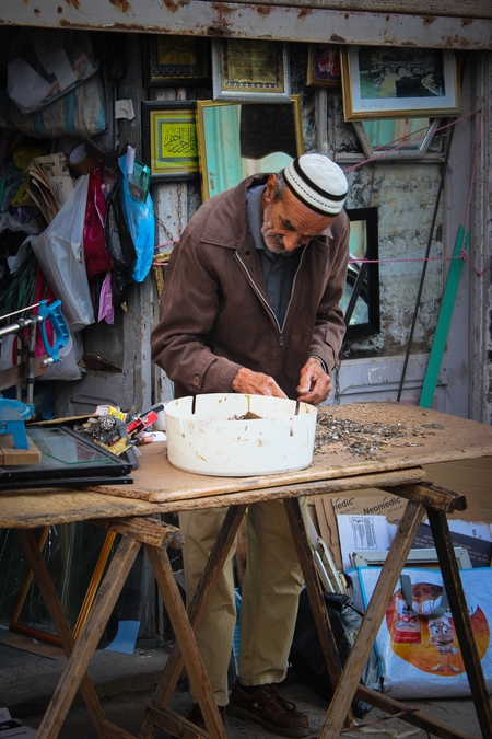 A portrait of an elderly Algerian man.